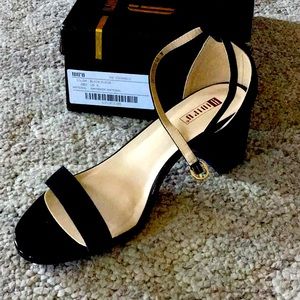 Black suede, low heel pump